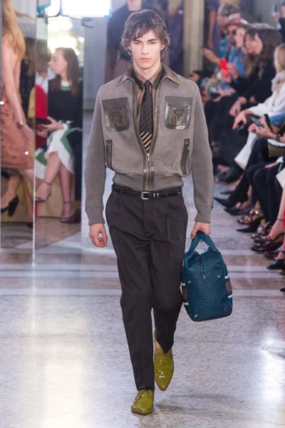 Look 60